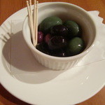 酒の大桝 - とりあえずオリーブ盛り380円