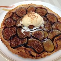 レストラン アラジン - いちじくのタルトとヴァニラアイスクリーム