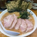 Ramen Kirin - チャーシュー麺900円(税込) 麺大盛(無料) チャーシュー五枚・海苔二枚・ほうれん草 少々