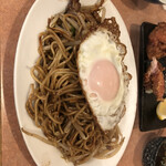 あぺたいと - 焼きそば 小。目玉焼き 100円トッピング