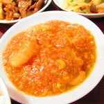 黄鶴 - ランチ小皿定食　２８００円（税込）のエビのチリソース煮のアップ【２０２１年２月】