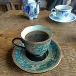 さじっとの家 - 手前がコーヒーで奥のぞうさんは紅茶てす。