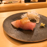 木挽町 とも樹 - 氷見ぶり背トロのにぎり大根おろしのせ