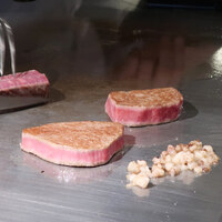 鉄板焼き 牛鳴 - 山形牛A5ランク