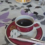 オリエンタル - ドリンクは、ホットコーヒーにしました。連れは紅茶です。