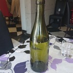 オリエンタル - ワイン！ではなくお冷やです。ボトルで出てきたので、『ワイン頼んだっけ？？？』ってなりました。(笑)