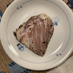 とやま荘ハム - パストラミ（脂がにじんでいます）