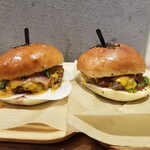 DRAGON BURGER 鎌倉店 - 柚子胡椒バーガーとカカオBBQバーガー