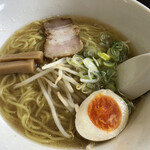 麺麺 - 具材は醤油と同じ