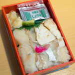 Tou Chuu Ken - 酢飯には白胡麻・わさび菜が混ぜ込まれており、香りと食感のアクセント