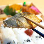 Tou Chuu Ken - 塩鯖は小さいが脂が乗って、サバ塩焼き定食に負けない美味しさ