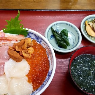 函館駅前駅でおすすめの美味しい海鮮丼をご紹介 食べログ 函館駅前駅でおすすめの美味しい海鮮丼をご紹介 食べログ