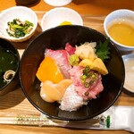 Uogashi Sozai Chuubou Uo Hide - 海鮮丼