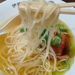 打ち立て中華そば 伊蔵八 - 麺リフト