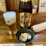 くいもんや惣兵衛 - 「エビスビール 中びん」650円也。