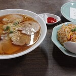 伊世家 - チャーシュー麺 半チャーハンセット