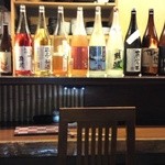 清 - テーブル席からみたカウンター席の様子です