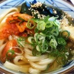 丸亀製麺 - ぶっかけうどん(並)   キムチ入り