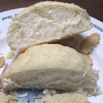 満寿屋商店 - 輝くメロンパンの断面