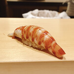 鮨 はしもと - 長崎県松浦の車海老
      なかなかの大きさの身は、私には食べた時に口の中でちょっと持てあますサイズ感なのです。
      頬張る程ではないのですが、何かしっくりしないのですよね。
      味わいはとても良いのですがね。