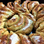 新ちゃん - ぎょうざ　見事な焼き色