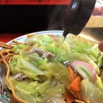 新ちゃん - かたい焼そば　酢をたっぷり掛けて 