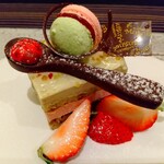 日本料理 TOBIUME - 素敵な一年になりますように
      ピスタチオのケーキ