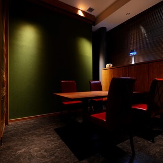 最大6名様(テーブル完全個室①とつなげて最大12名様まで対応可能)