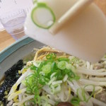 麺屋 彩未 - 醤油ラーメンの板かまのアップ　【　２０１２年８月　】