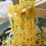 麺屋 彩未 - 醤油ラーメンの麺のアップ　【　２０１２年８月　】