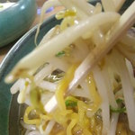 麺屋 彩未 - 味噌ラーメンの野菜のアップ　【　２０１２年８月　】