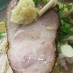 麺屋 彩未 - 味噌ラーメンのチャーシューと生姜のアップ　【　２０１２年８月　】