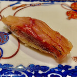 一心鮨 光洋 - 鰺（宮崎）～根付きの鰺を更に寝かせて脂と旨味がのってます。う〜ん、満足 ♫