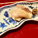 一心鮨 光洋 - 鯨ウネ煮～味噌と蕗を練って味見の少ない鯨を上品なお摘みに仕上げている。最初は柚木胡椒かと。