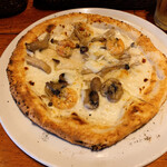 PIZZA SALVATORE CUOMO - 海老ときのこクリームのピザ