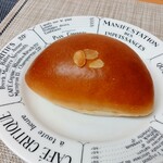 ベーカリーフェーブ - 料理写真:クリームパン