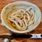 わらの蔵 恕庵 - サービスのうどん‼︎
            冷たい水でしめられた麺はモチモチ
            大将こだわりのカエシも美味しい❤️