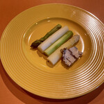 Spice&Dining KALA - ○アスパラ＆白アスパラに強烈熟成ブルーチーズ様