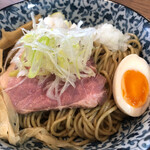 ラーメン イッケン - 肉肉しい低温調理のロゼカラーの豚チャーシューがうまい！