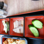 ドライブイン 丸福 - 山菜、自家製塩辛、漬物