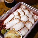 肉小屋 - 多摩豚の背ロース1本チャーシュー（約350g）¥2,500