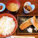 Uokinzu shisu zuki - ある日の日替わり定食。この日はサーモンはらす焼きセット700円税込