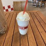 Five Guys - ミルクシェイク（ホイップあり、ストロベリー味）