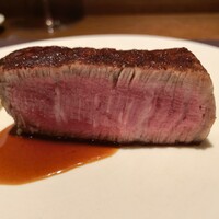アカ - 島根産の黒毛和牛ヒレの薪火焼き