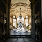 Baratti & Milano - 隣のPalazzo Carignanoのパティオ