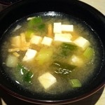 くろぎ - 鯛出汁味噌汁　九条葱　揚げ　豆腐