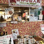 大衆イタリア食堂アレグロ - ただ、店の前はゴチャゴチャ過ぎるでしょ（笑）。