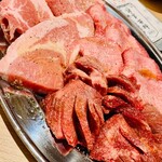 和牛放題の殿堂 秋葉原 肉屋横丁 焼肉 - 