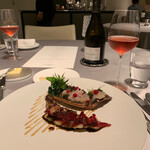 ASAHINA Gastronome - ブルターニュ産オマールブルー&キャビア 殻付きでロティしコクのある赤ワインソースとクレームドオマールのデュオ