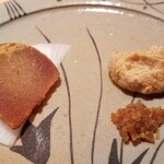 鮨 さかい - (09)炭火炙り自家製唐墨(兵庫県坊勢産)
      (10)鮟肝(北海道余市産)の裏漉し、刻み奈良漬け